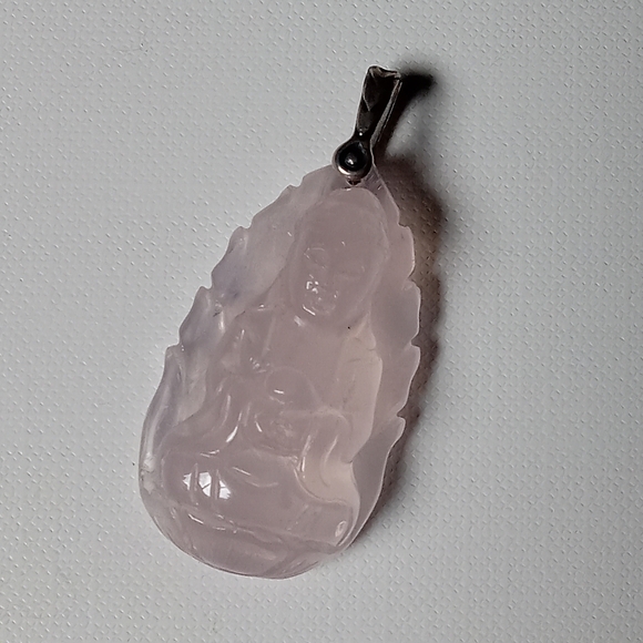 Jewelry - Vintage carved rose quartz pendant